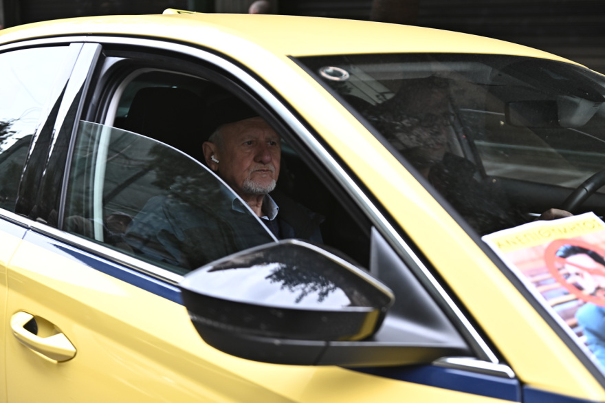 Απεργία οδηγών ταξί σε όλη τη χώρα,  πορεία στο κέντρο της Αθήνας - Δείτε βίντεο και φωτογραφίες