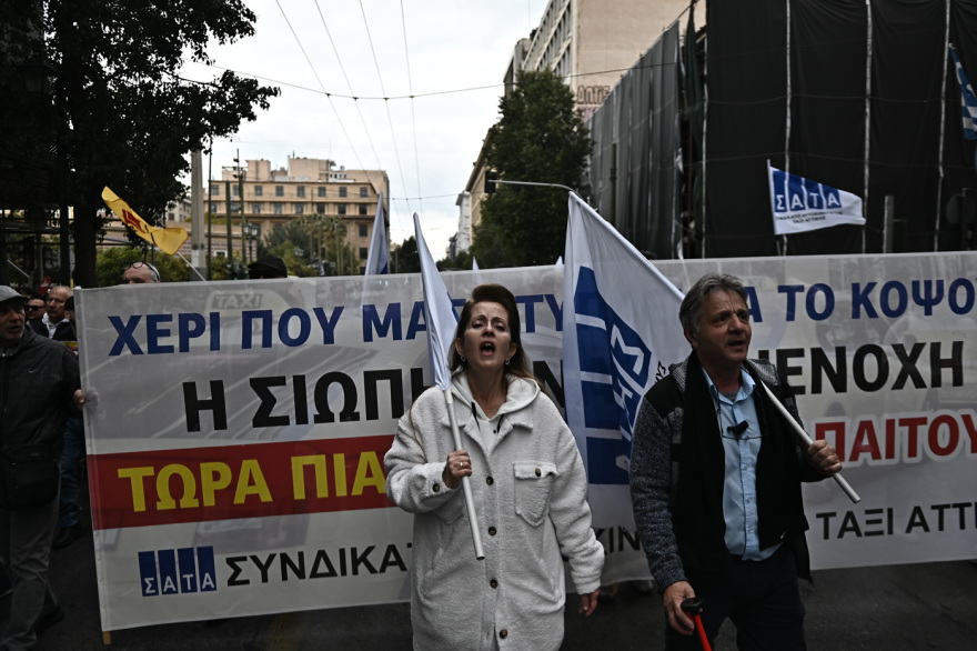 Απεργία οδηγών ταξί σε όλη τη χώρα,  πορεία στο κέντρο της Αθήνας - Δείτε βίντεο και φωτογραφίες