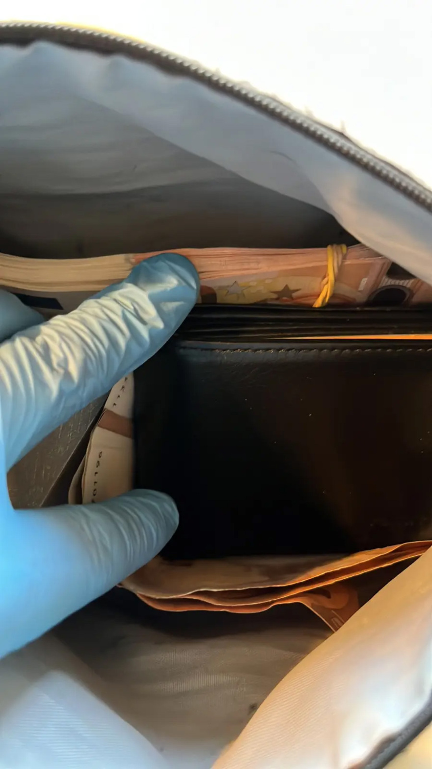 Έκλεβαν τον ΕΦΚΑ και αγόραζαν πολυτελή αμάξια και σπίτια, πώς λογιστές έστησαν την απάτη εκατομμυρίων με μοντέλα, επιχειρηματίες και TikTokers