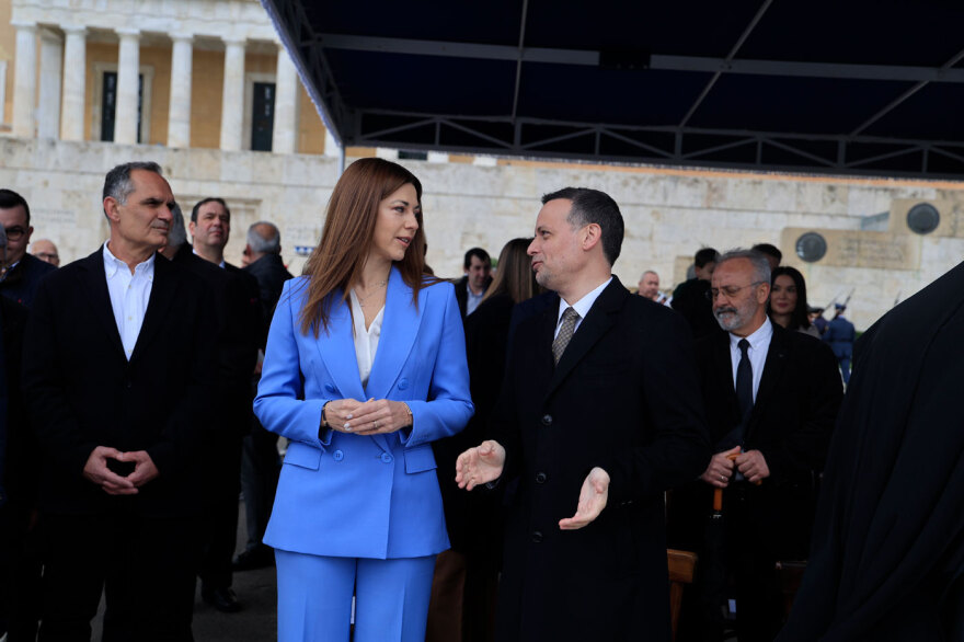 25η Μαρτίου: Μαθητική παρέλαση υπό βροχή στο κέντρο της Αθήνας, ποιοι πολιτικοί δίνουν το παρών, δείτε εικόνες