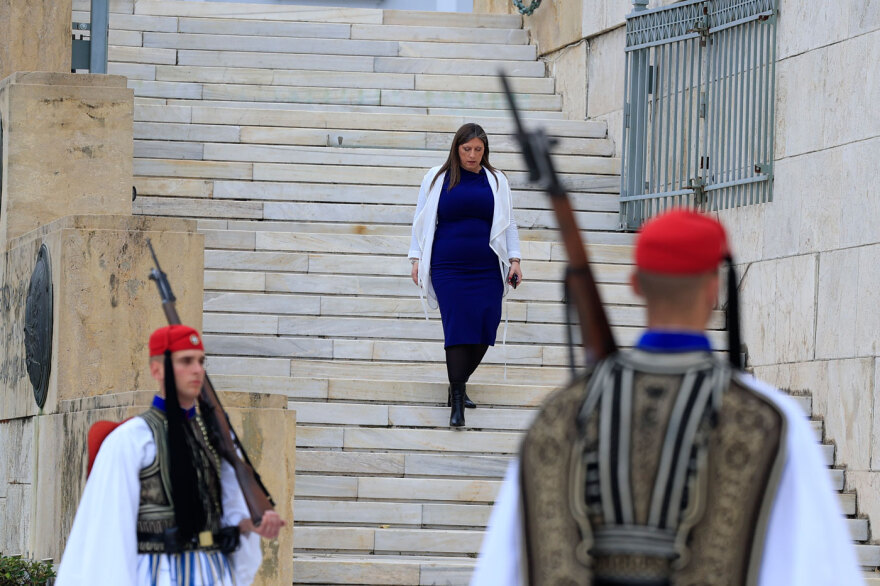 25η Μαρτίου: Μαθητική παρέλαση υπό βροχή στο κέντρο της Αθηνας, ποιοι πολιτικοί δίνουν το παρών, δείτε εικόνες