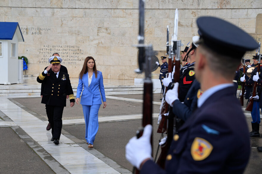 25η Μαρτίου: Μαθητική παρέλαση υπό βροχή στο κέντρο της Αθηνας, ποιοι πολιτικοί δίνουν το παρών, δείτε εικόνες