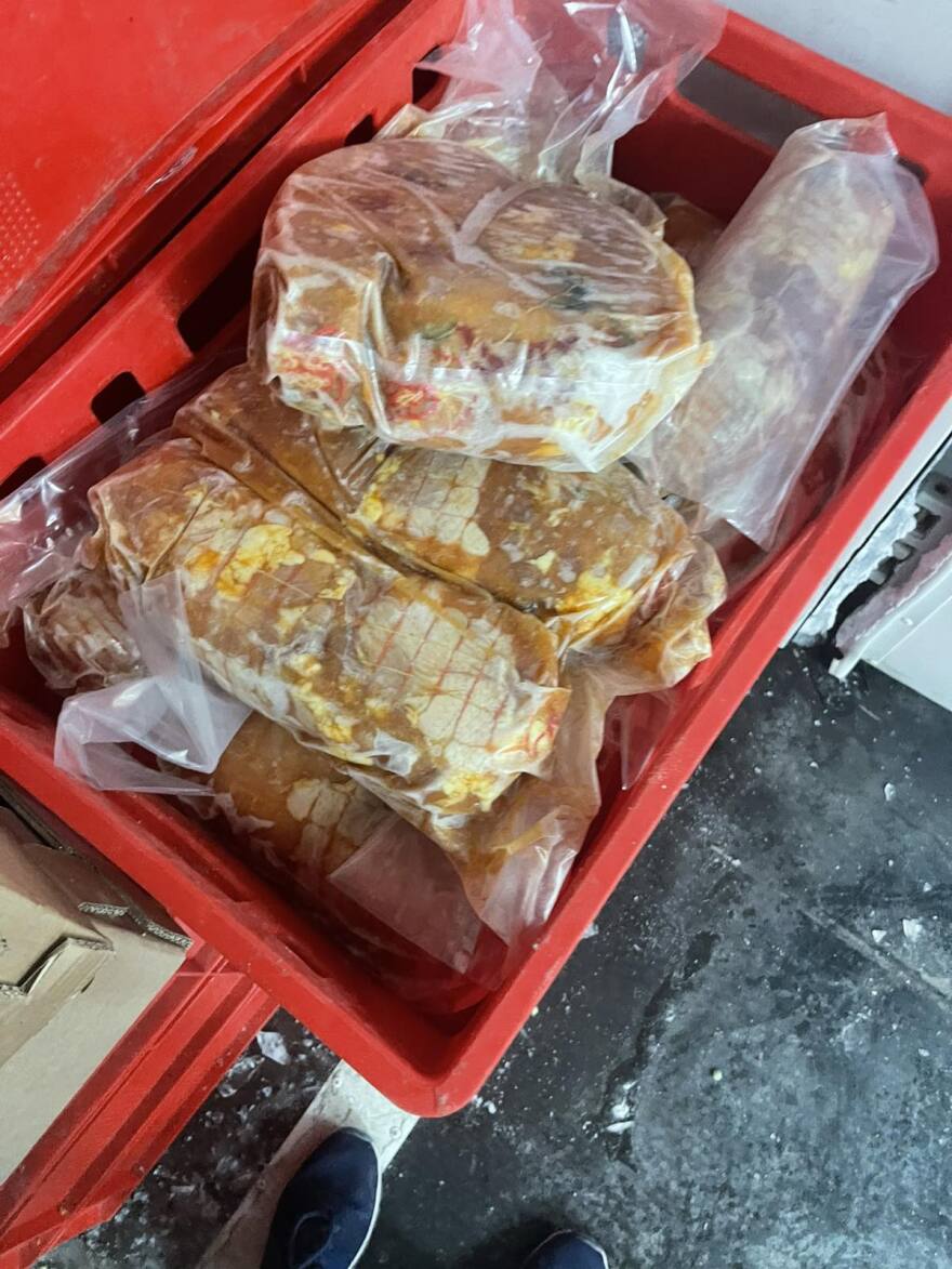 Επιχείρηση στον Πειραιά είχε 3,5 τόνους ακατάλληλα και ληγμένα κρέατα, προμήθευε και νοσοκομεία - Δείτε φωτογραφίες