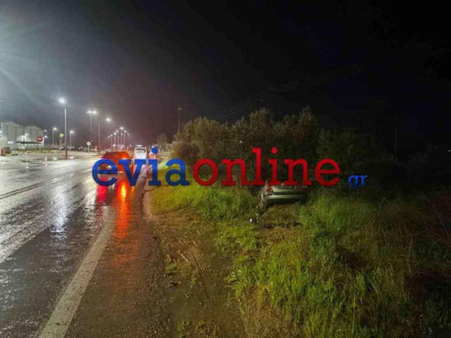 Σφοδρή σύγκρουση τεσσάρων αυτοκινήτων στην Εύβοια, ο οδηγός του ενός ΙΧ «εξαφανίστηκε»

