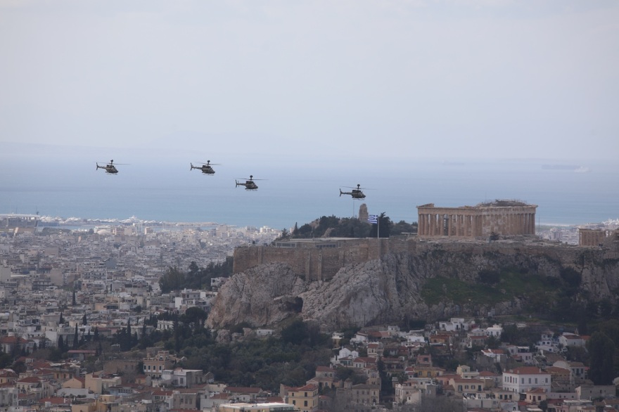 Έσκισαν τον ουρανό της Αθήνας Rafale, Mirage, ελικόπτερα και Canadair, δείτε βίντεο και φωτογραφίες