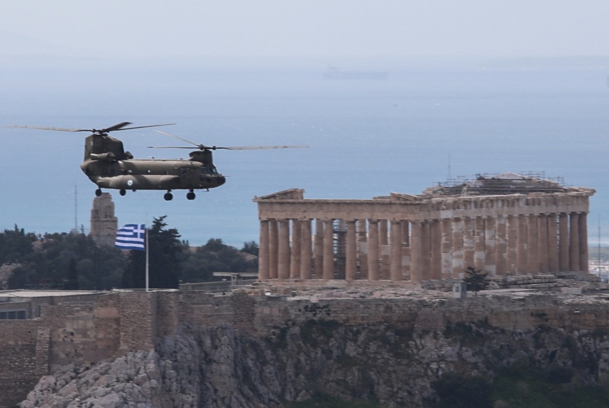 Έσκισαν τον ουρανό της Αθήνας Rafale, Mirage, ελικόπτερα και Canadair, δείτε βίντεο και φωτογραφίες