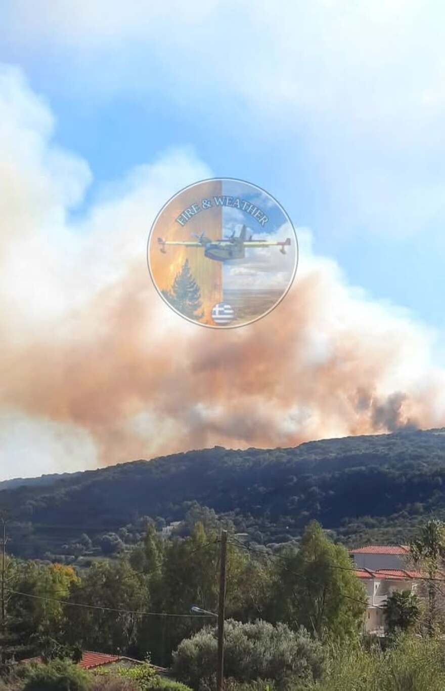 Φωτιά τώρα σε δάσος στα Μαυράτα Κεφαλονιάς, σηκώθηκε ένα αεροσκάφος