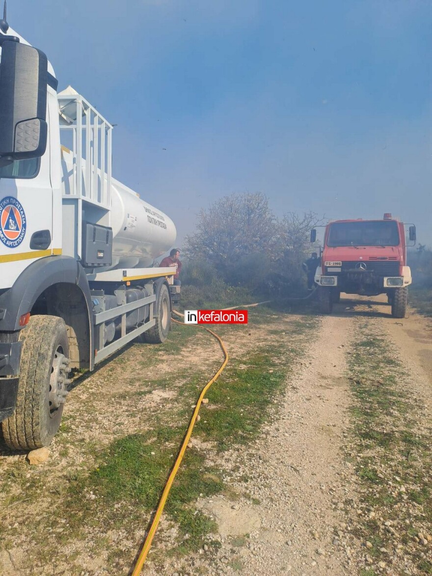 Φωτιά τώρα σε δάσος στα Μαυράτα Κεφαλονιάς, ενισχύθηκαν οι δυνάμεις της Πυροσβεστικής