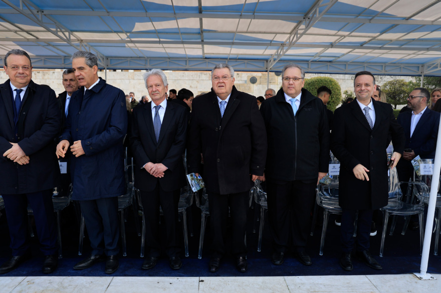 Live η μεγάλη στρατιωτική παρέλαση στην Αθήνα για την 25η Μαρτίου, έκλεψαν την παράσταση τα drones