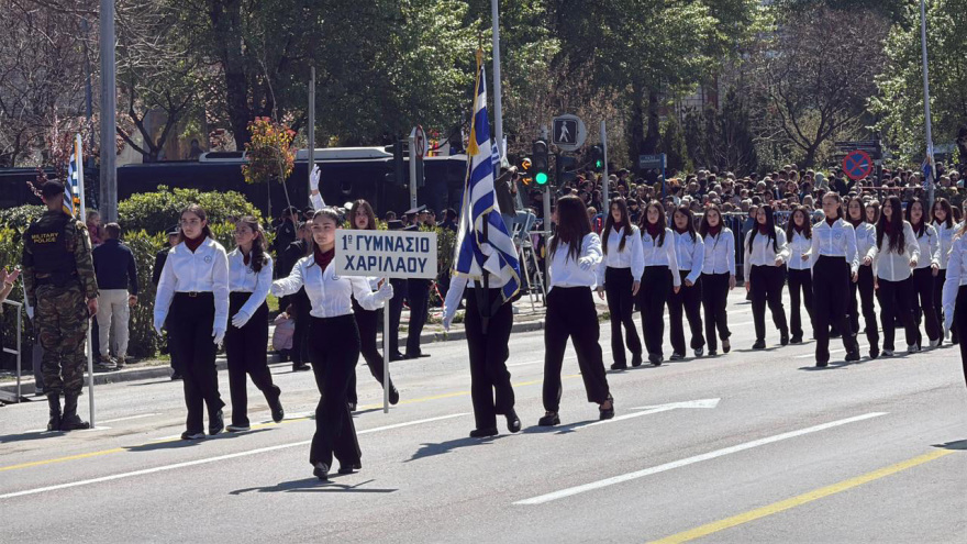 Με λαμπρότητα ο εορτασμός της 25ης Μαρτίου στη Θεσσαλονίκη, ολοκληρώθηκε η μαθητική παρέλαση - Βίντεο και φωτογραφίες