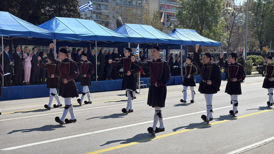 Με λαμπρότητα ο εορτασμός της 25ης Μαρτίου στη Θεσσαλονίκη, ολοκληρώθηκε η μαθητική παρέλαση - Βίντεο και φωτογραφίες