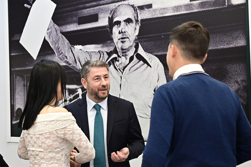 Αντίστροφη μέτρηση για το Συνέδριο του ΠΑΣΟΚ - Αυξάνονται οι φωνές που ζητούν να αποκλειστεί η συνεργασία με τη Δεξιά, η παρέμβαση Κατρίνη στη «γραμμή» Δούκα - Χριστοδουλάκη