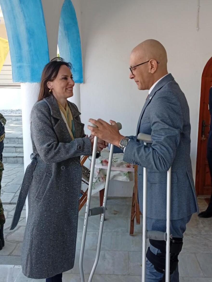 Στην παρέλαση της 25ης Μαρτίου η πρώτη δημόσια εμφάνιση για τον δήμαρχο Αγίου Ευστρατίου μετά το χειρουργείο για αφαίρεση όγκου