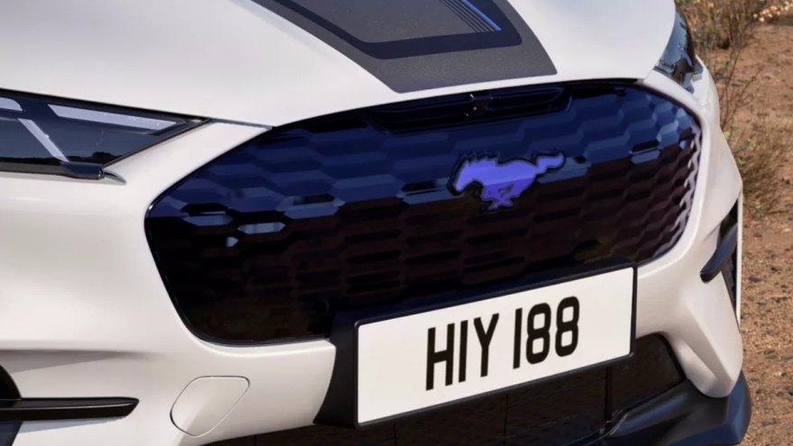 Η Mustang Mach-Ε αναβαθμίζεται και εμπλουτίζει τη γκάμα της