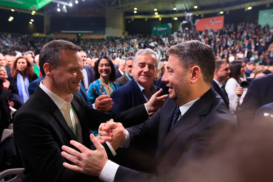 4ο Συνέδριο ΠΑΣΟΚ: Ποιοι πήραν θέση δίπλα στον Ανδρουλάκη, δείτε βίντεο