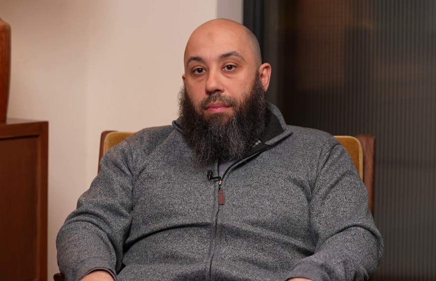 Αχμέτ Ελντίν: Ο Έλληνας ιεροκήρυκας του Ισλάμ εξηγεί τι λέει το Κοράνι για την Τζιχάντ, τις γυναίκες, την πολυγαμία, τα μαστιγώματα, τους λιθοβολισμούς και την μπούρκα