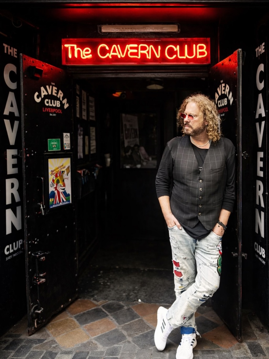 Ο Χρήστος Δάντης θυμήθηκε το ταξίδι του στο Λίβερπουλ: Δεν ήταν τουρισμός, ήταν επιστροφή στην πηγή, γράφει