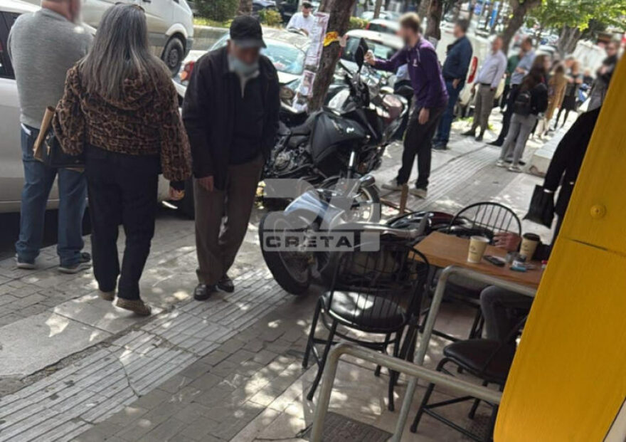 Τροχαίο στο Ηράκλειο της Κρήτης, φορτηγό παρέσυρε τρία αυτοκίνητα και τρία δίκυκλα, δείτε βίντεο και φωτογραφίες