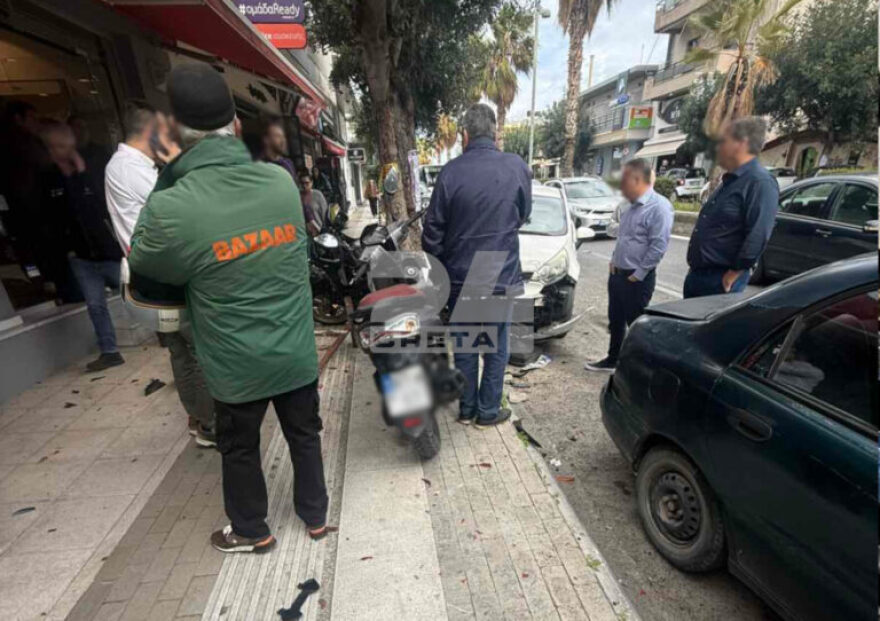 Τροχαίο στο Ηράκλειο της Κρήτης, φορτηγό παρέσυρε τρία αυτοκίνητα και τρία δίκυκλα, δείτε βίντεο και φωτογραφίες