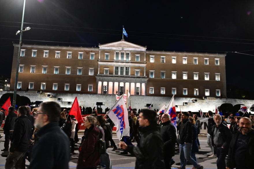 Αντιπολεμικό συλλαλητήριο στο Σύνταγμα και πορεία στην πρεσβεία των ΗΠΑ, δείτε φωτογραφίες