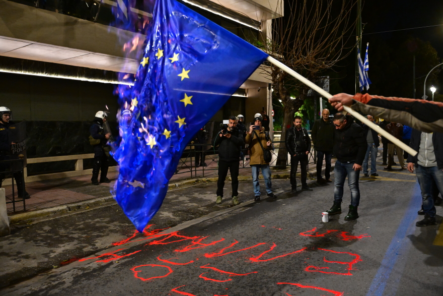 Αντιπολεμικό συλλαλητήριο στο Σύνταγμα και πορεία στην πρεσβεία των ΗΠΑ, δείτε φωτογραφίες