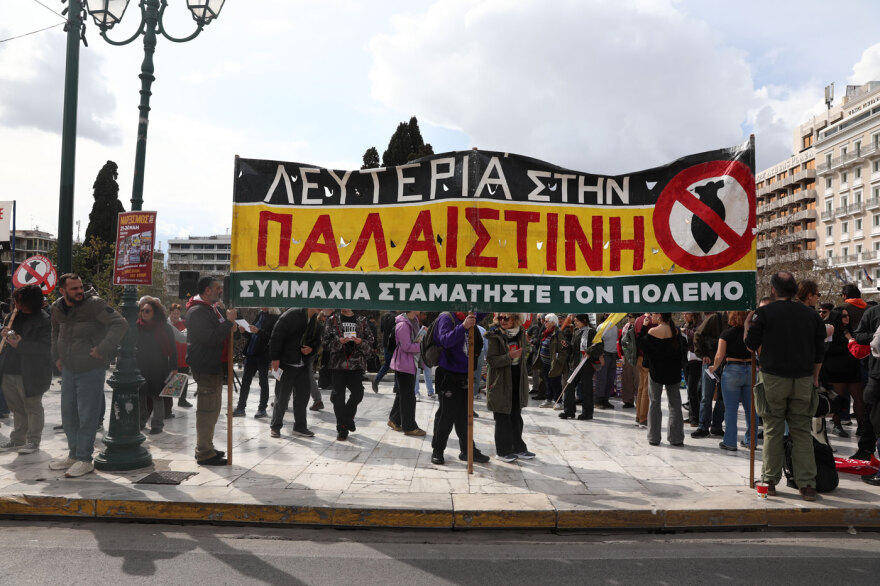 Ολοκληρώθηκε η διαδήλωση στο Σύνταγμα, άνοιξε ξανά ο σταθμός του μετρό Σύνταγμα - Δείτε φωτογραφίες