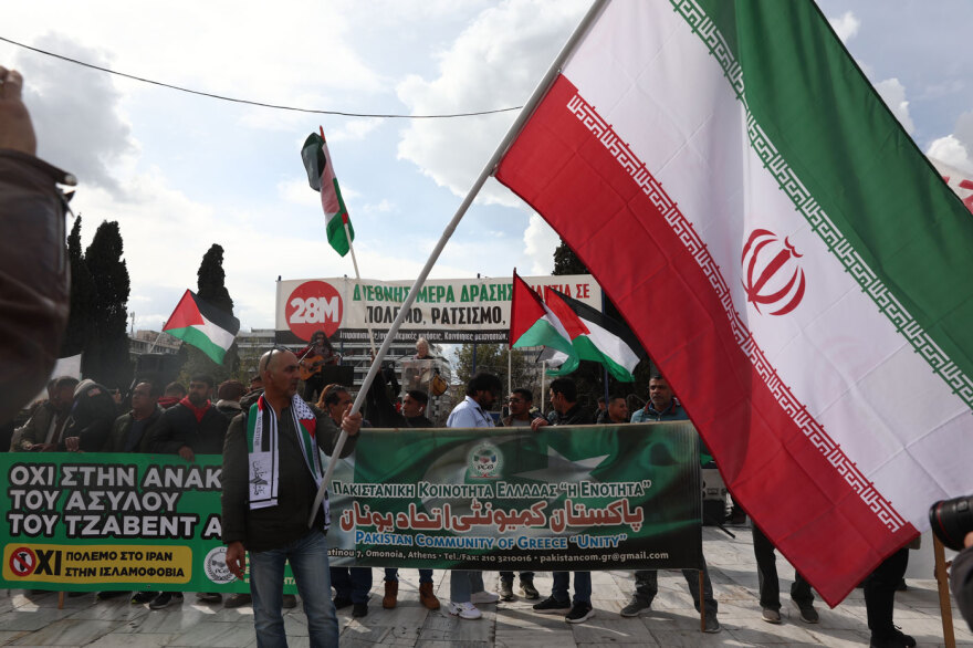 Ολοκληρώθηκε η διαδήλωση στο Σύνταγμα, άνοιξε ξανά ο σταθμός του μετρό Σύνταγμα - Δείτε φωτογραφίες