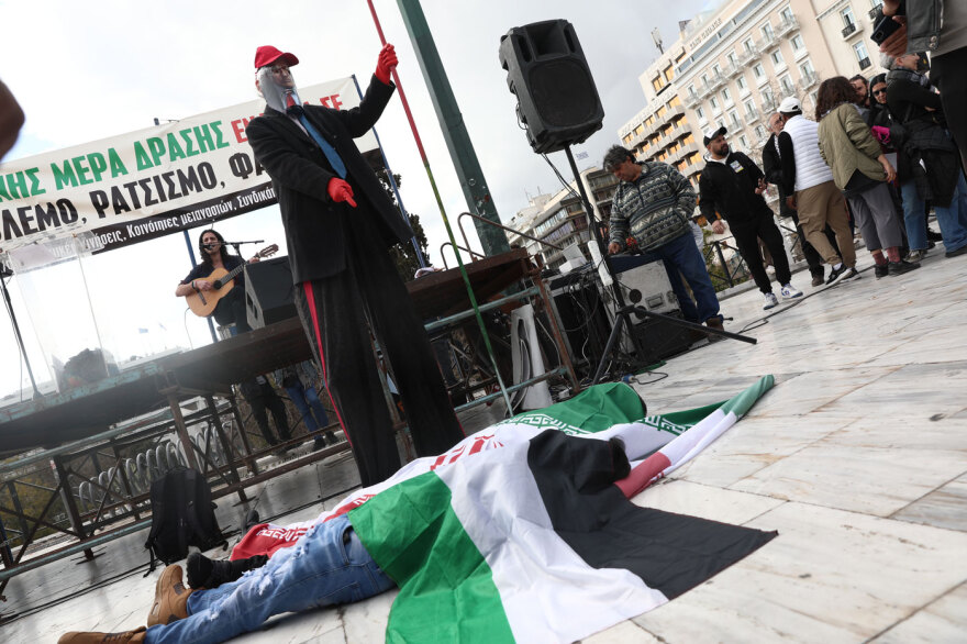 Ολοκληρώθηκε η διαδήλωση στο Σύνταγμα, άνοιξε ξανά ο σταθμός του μετρό Σύνταγμα - Δείτε φωτογραφίες