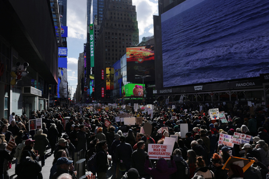 No Kings: Χιλιάδες πολίτες διαδήλωσαν στις ΗΠΑ και την Ευρώπη κατά του Τραμπ και του πολέμου στο Ιράν, βίντεο και φωτογραφίες