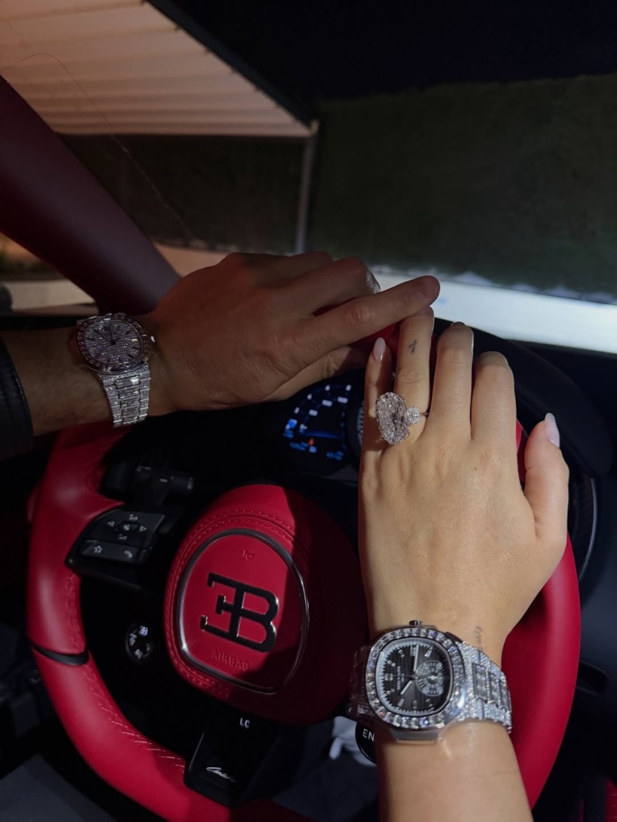 Ρονάλντο και Ροντρίγκεζ: Επίδειξη πλούτου με πανάκριβα ρολόγια Επίδειξη πλούτου από Ρονάλντο και Ροντρίγκεζ: Η φωτογραφία με τα πανάκριβα ρολόγια