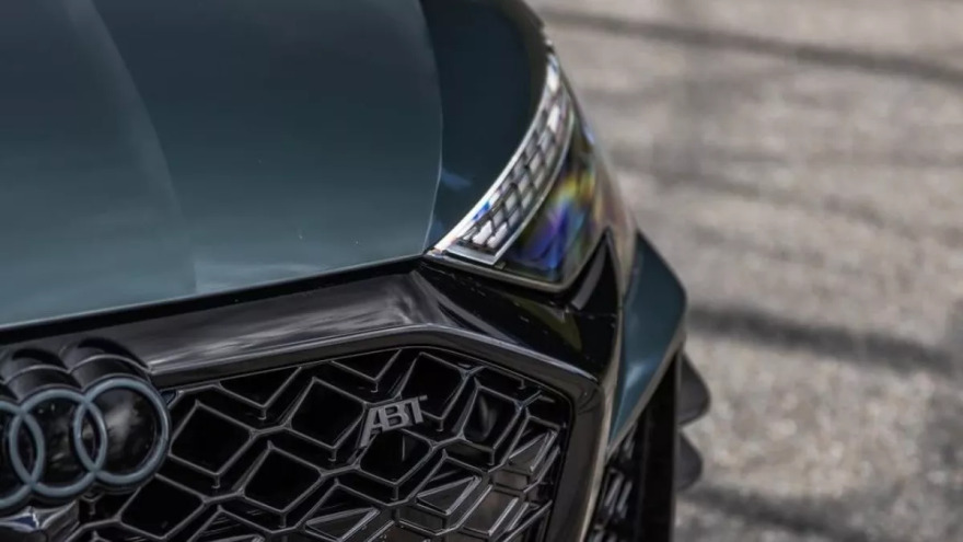 Ένα Audi RS 3 Sportback με αναβολικά