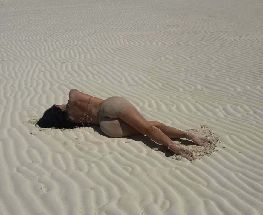 Κάιλι Τζένερ: Οι τολμηρές φωτογραφίες με μπικίνι στην παραλία