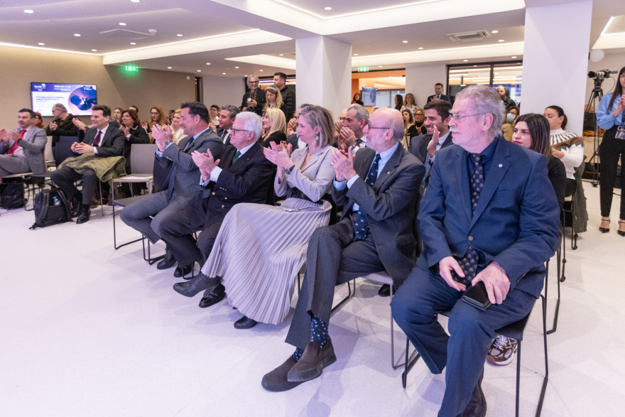 Η «Υποβοηθούμενη Αναπαραγωγή» στο Πανεπιστήμιο Keele: Επιστημονικές Εξελίξεις, Ηθικές και Νομικές Προεκτάσεις