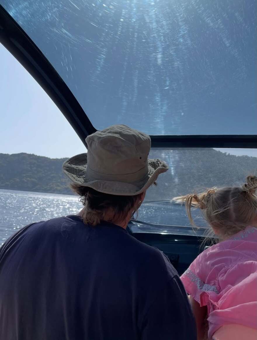 Ελένη Μενεγάκη για την κόρη της με τον Μάκη Παντζόπουλο: Σε λατρεύουμε ψυχή μου
