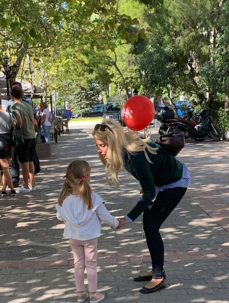 Ελένη Μενεγάκη για την κόρη της με τον Μάκη Παντζόπουλο: Σε λατρεύουμε ψυχή μου
