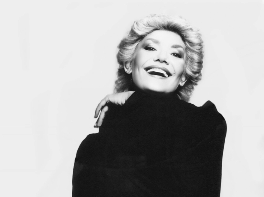 Μαρινέλλα: Σήμερα το τελευταίο αντίο - Με χειροκροτήματα έφτασε η σορός, συγκινημένοι οι συγγενείς της, δείτε βίντεο και φωτογραφίες