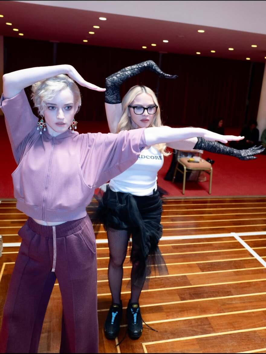 Οι φωτογραφίες της Μαντόνα με την Τζούλια Γκάρνερ από τη Βενετία: Είχε πλάκα, γράφει