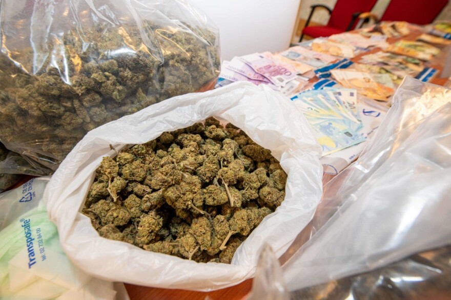 Τεράστιο ναρκοτούνελ για τη μεταφορά κάνναβης από το Μαρόκο στη Θέουτα ανακάλυψε η ισπανική αστυνομία, βίντεο και φωτογραφίες