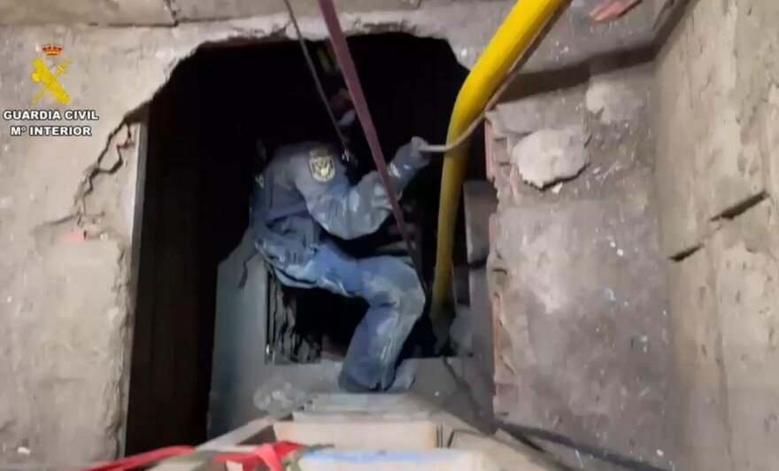 Τεράστιο ναρκοτούνελ για τη μεταφορά κάνναβης από το Μαρόκο στη Θέουτα ανακάλυψε η ισπανική αστυνομία, βίντεο και φωτογραφίες