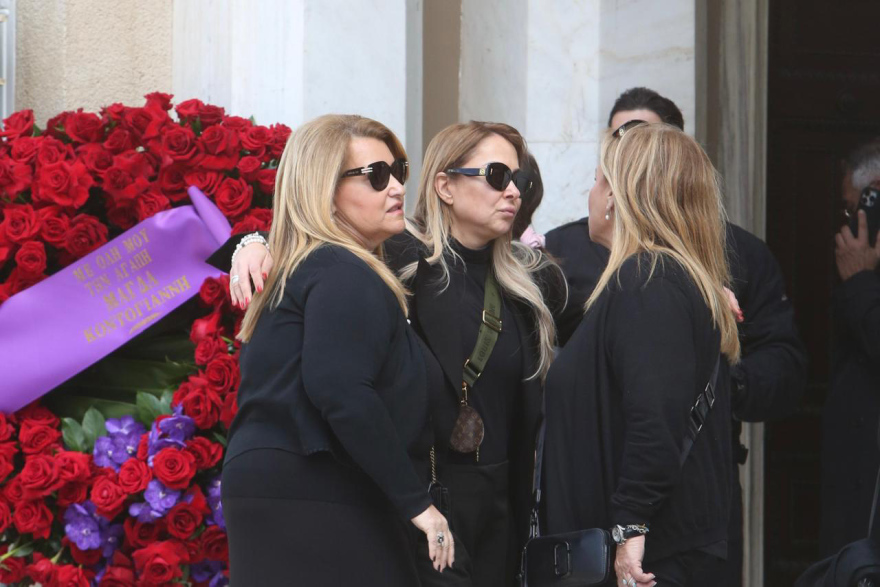 Ποιοι επώνυμοι έδωσαν το παρών στην κηδεία της Μαρινέλλας, δείτε βίντεο και φωτογραφίες
