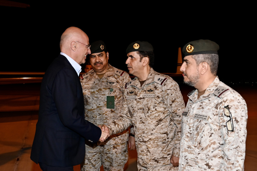 Επίσκεψη Δένδια στην Ελληνική Δύναμη Σαουδικής Αραβίας, δείτε φωτογραφίες