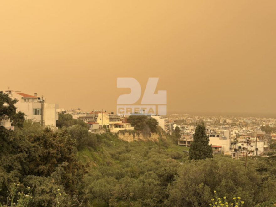 Κακοκαιρία Erminio: Ανεμοστρόβιλος αναποδογύρισε νταλίκα στην Ιεράπετρα, η αφρικανική σκόνη σκέπασε το Ηράκλειο
