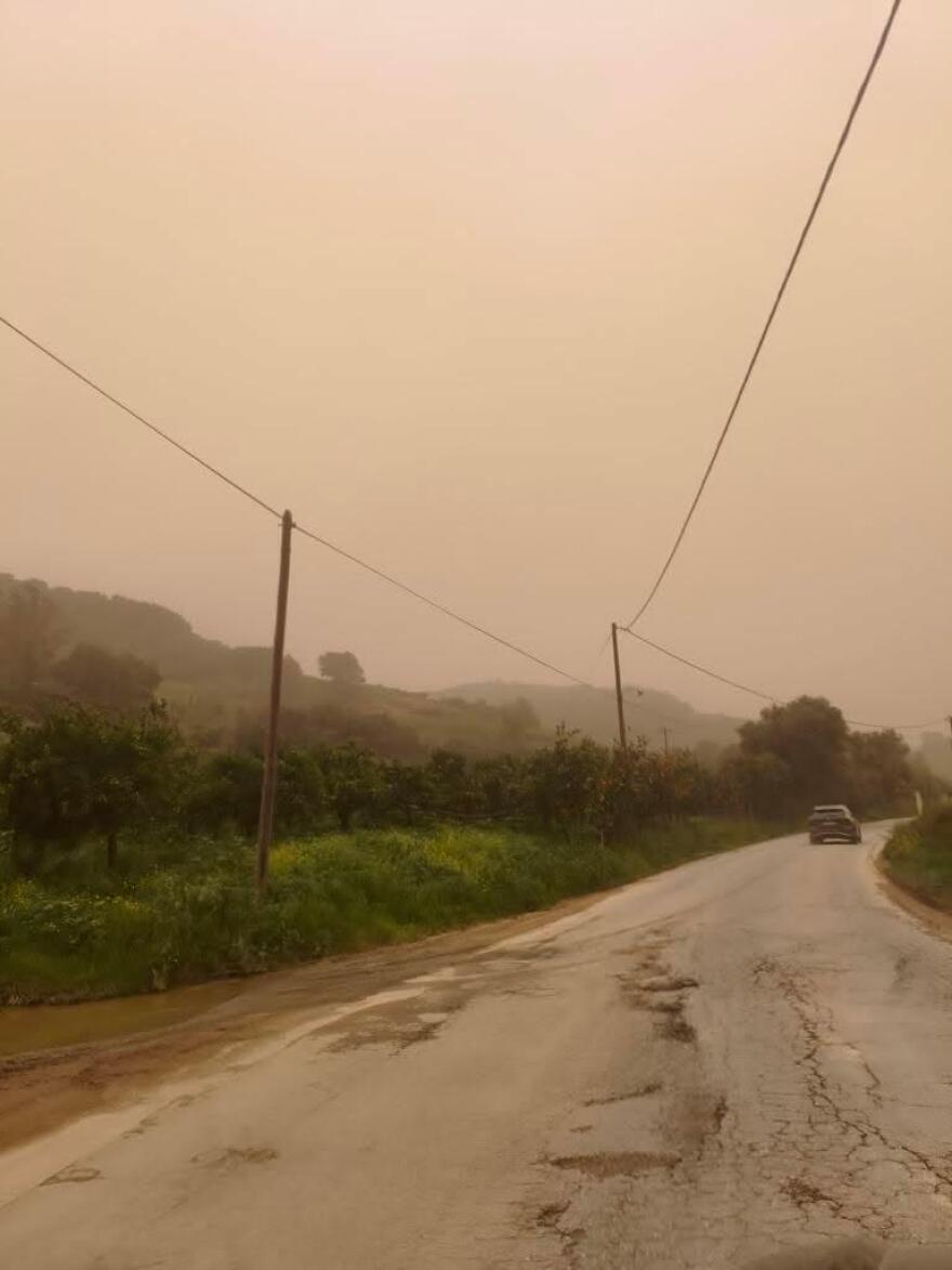 Αποπνικτική η ατμόσφαιρα στην Κρήτη λόγω της αφρικανικής σκόνης: Μάσκα και περιορισμό των μετακινήσεων συστήνει ο καθηγητής Τζανάκης μέσα από το protothema 