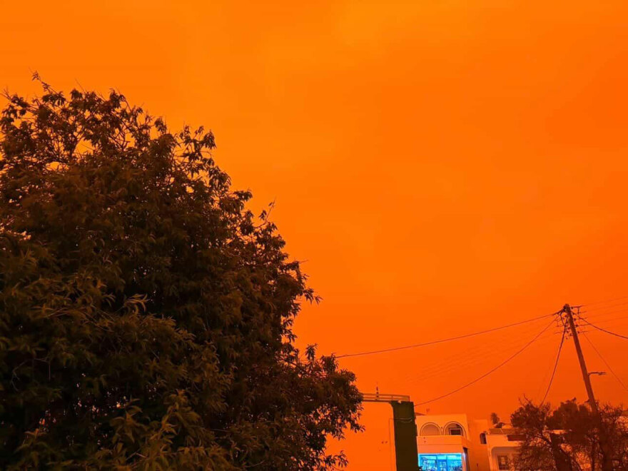 «Πνίγηκαν» από την αφρικανική σκόνη Κρήτη και Κυκλάδες: Προβλήματα σε πτήσεις, δεμένα πλοία στα λιμάνια λόγω θυελλωδών ανέμων, δείτε βίντεο