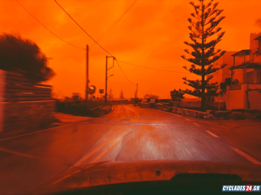 «Πνίγηκαν» από την αφρικανική σκόνη Κρήτη και Κυκλάδες: Προβλήματα σε πτήσεις, δεμένα πλοία στα λιμάνια λόγω θυελλωδών ανέμων, δείτε βίντεο