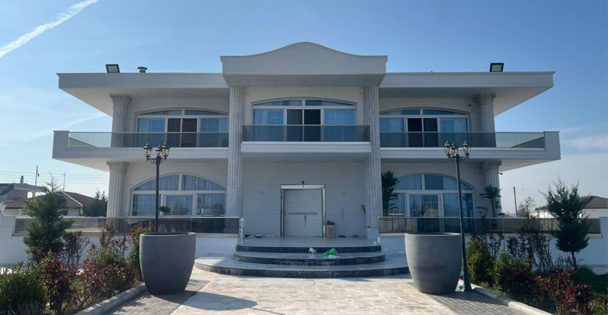 Ποιοι είναι οι Βιλανακήδες που έπεσαν στα δίχτυα του «ελληνικού FBI»