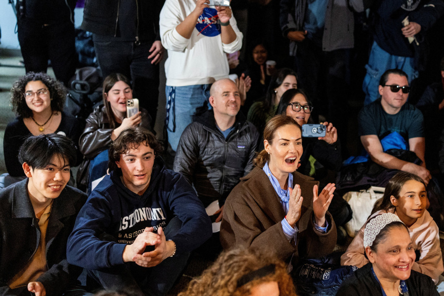 Artemis II: Οι πρώτες ώρες της ιστορικής αποστολής γύρω από τη Σελήνη, δείτε βίντεο και φωτογραφίες