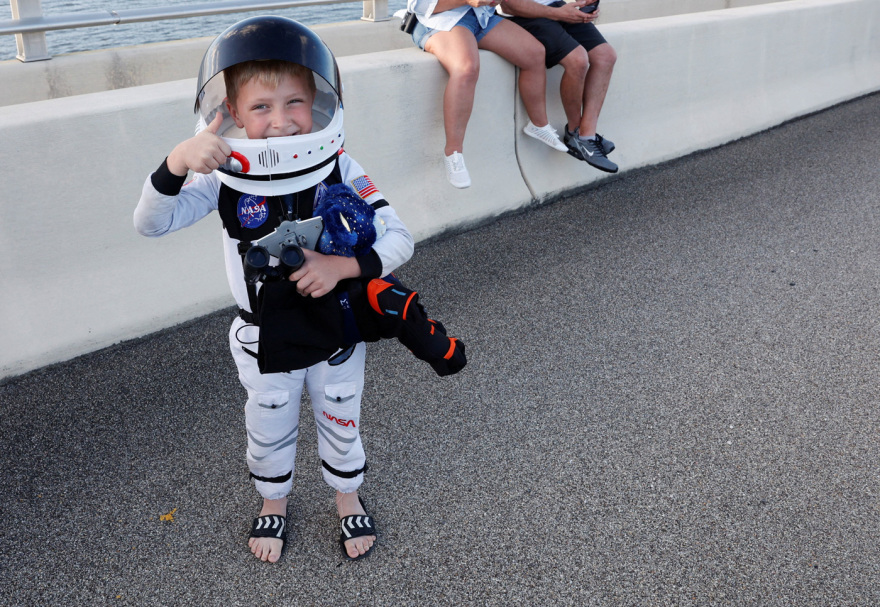 Artemis II: Οι πρώτες ώρες της ιστορικής αποστολής γύρω από τη Σελήνη, δείτε βίντεο και φωτογραφίες