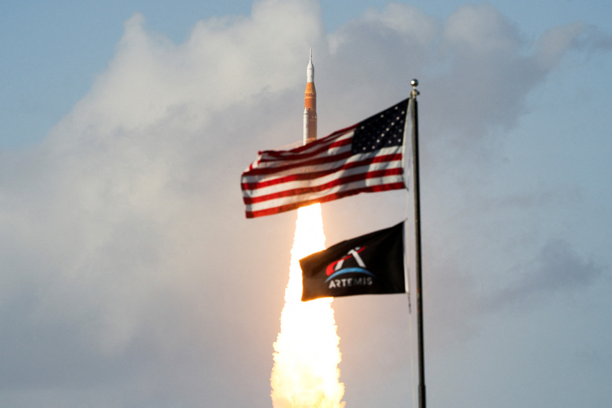 Artemis II: Οι πρώτες ώρες της ιστορικής αποστολής γύρω από τη Σελήνη, δείτε βίντεο και φωτογραφίες