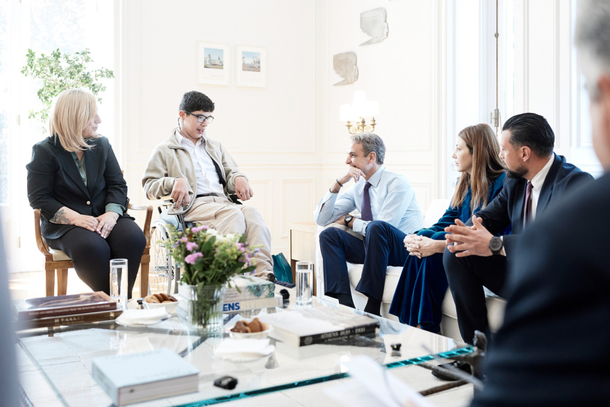 Ο Μητσοτάκης συνάντησε μαθητή Ειδικού Σχολείου που του είχε στείλει επιστολή: «Με συγκίνησε»